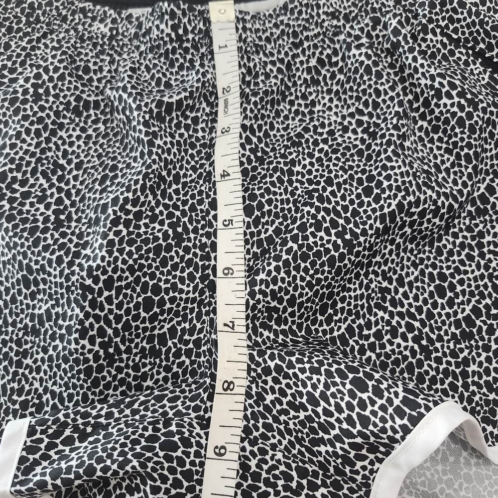 Nike Size Small Women's Black and White Running Shorts - Picture 6 of 9